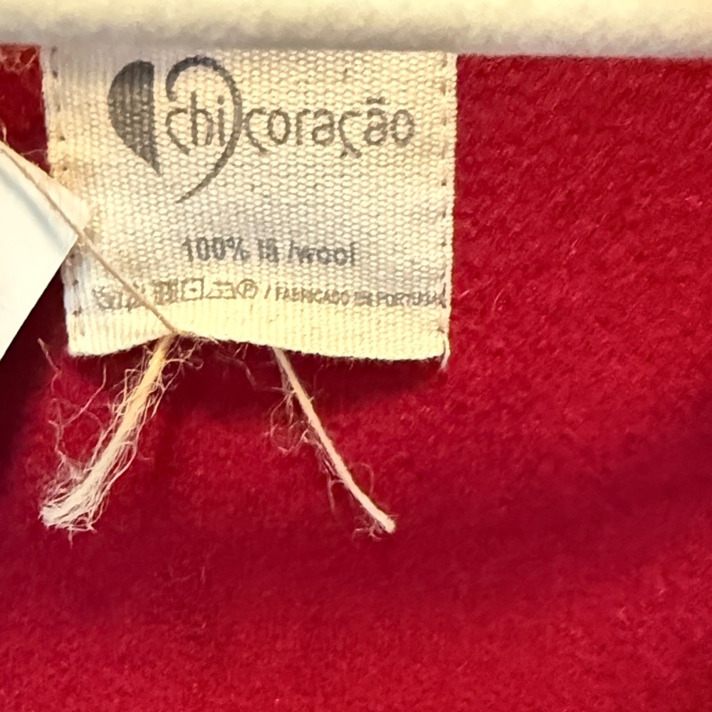 Chic Women's Red Cape - Picture 2 of 5